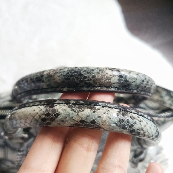 Aimee Kestenberg Snakeskin Patent Leather Chain Fringe Purse Y2K Shoulde… - Picture 5 of 16